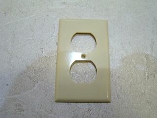 NEW RV/MOTORHOME PLASTIC UNIVERSAL OUTLET PLATE $3.99 FREE SHIPPING