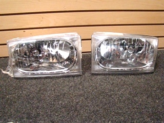 USED FLEETWOOD HEADLIGHT SET DOT SAE HR 02 SIZE: 6 1/2